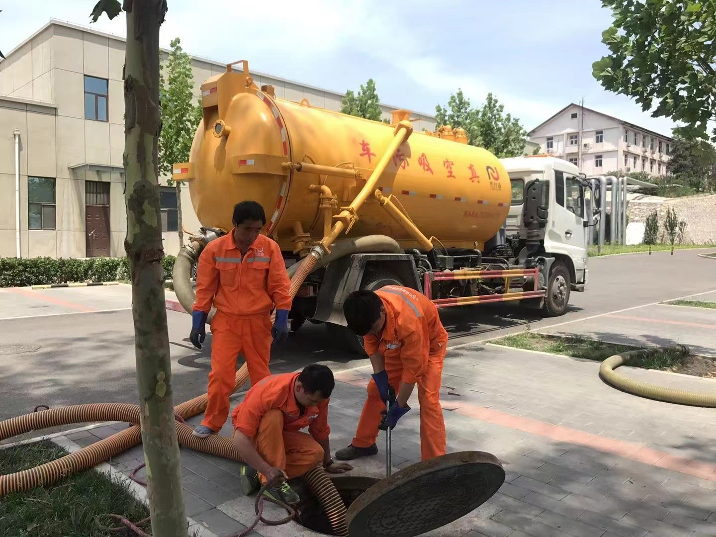 富蕴化粪池清理与5-8吨吸粪车施工效率分析
